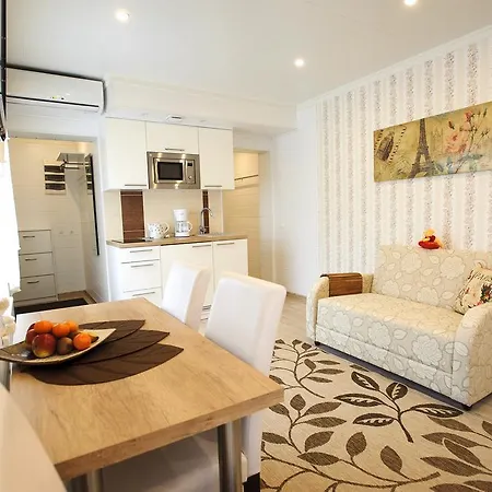 Karusselli Apartement Parnu Exterior photo